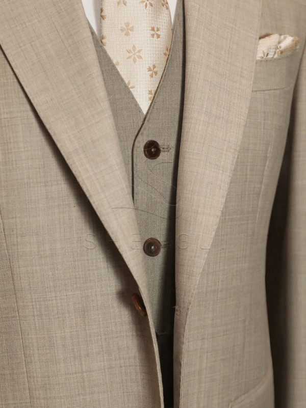 ComfyUI_00005_ijvqx_1762309739 Oatmeal-Colored Wedding Suit Collection | Italian Wool Three-Piece Sets for Outdoor Ceremonies