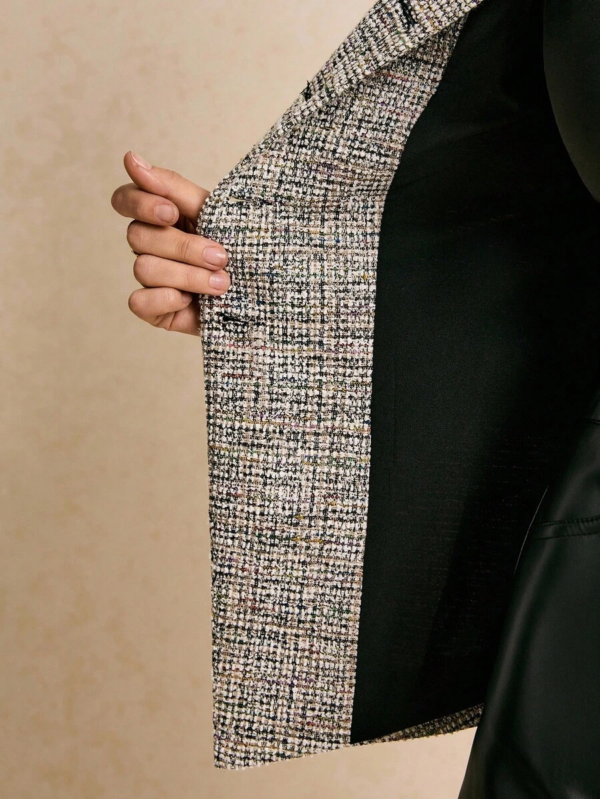 DM_20251225090838_006 Women’s Collarless Tweed Button Jacket